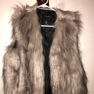 Large FOREVER 21 fur vest , BRAND NEW